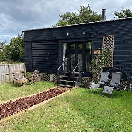 Oak Tree Lodge: Unique 2 Level Shepherd'S Hut: Dartmouth Exterior photo