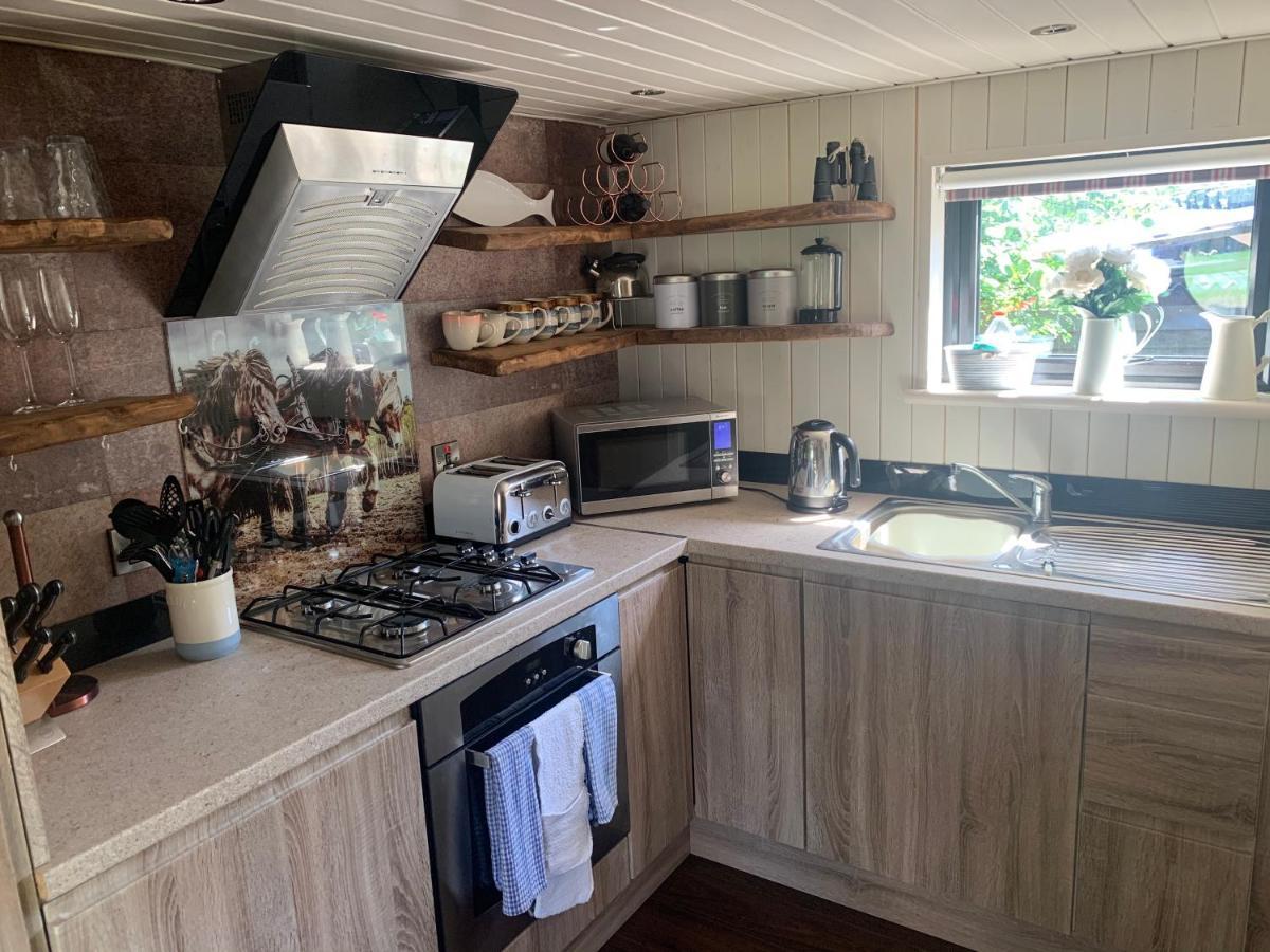 Oak Tree Lodge: Unique 2 Level Shepherd'S Hut: Dartmouth Exterior photo